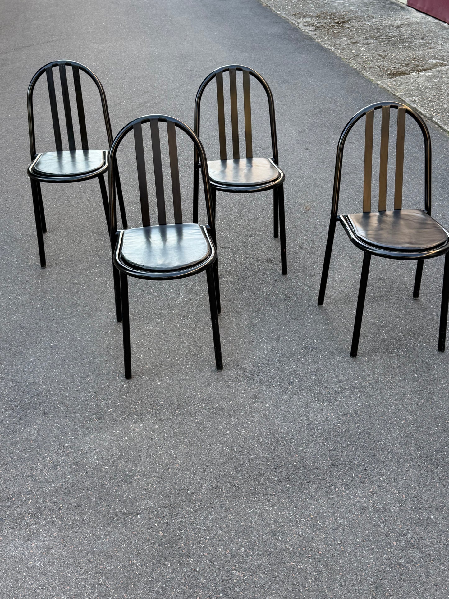Chaise modèle 222 par Robert Mallet-Stevens (1886-1945)