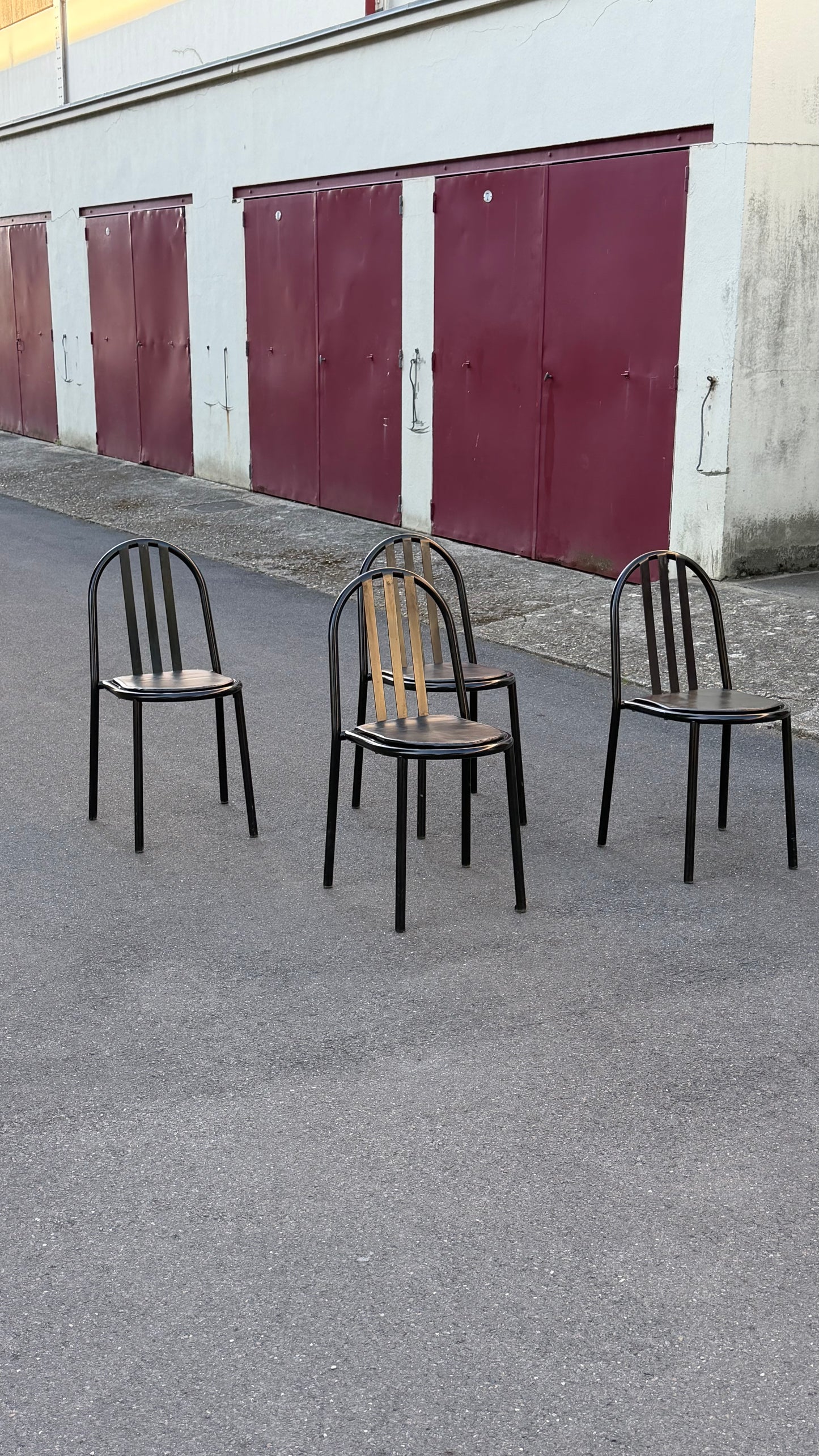 Chaise modèle 222 par Robert Mallet-Stevens (1886-1945)