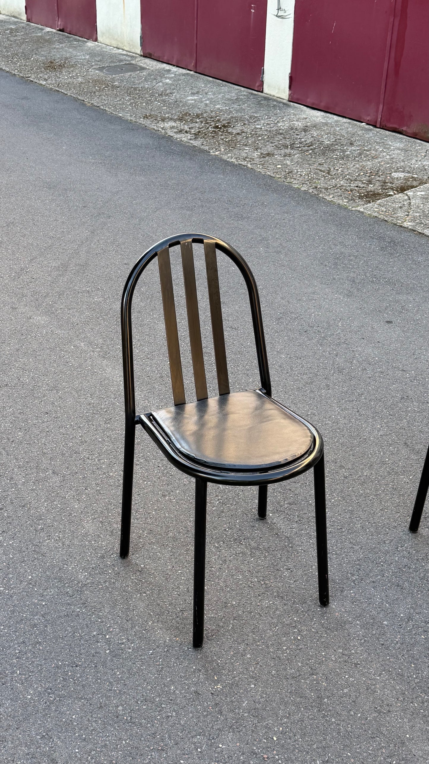 Chaise modèle 222 par Robert Mallet-Stevens (1886-1945)