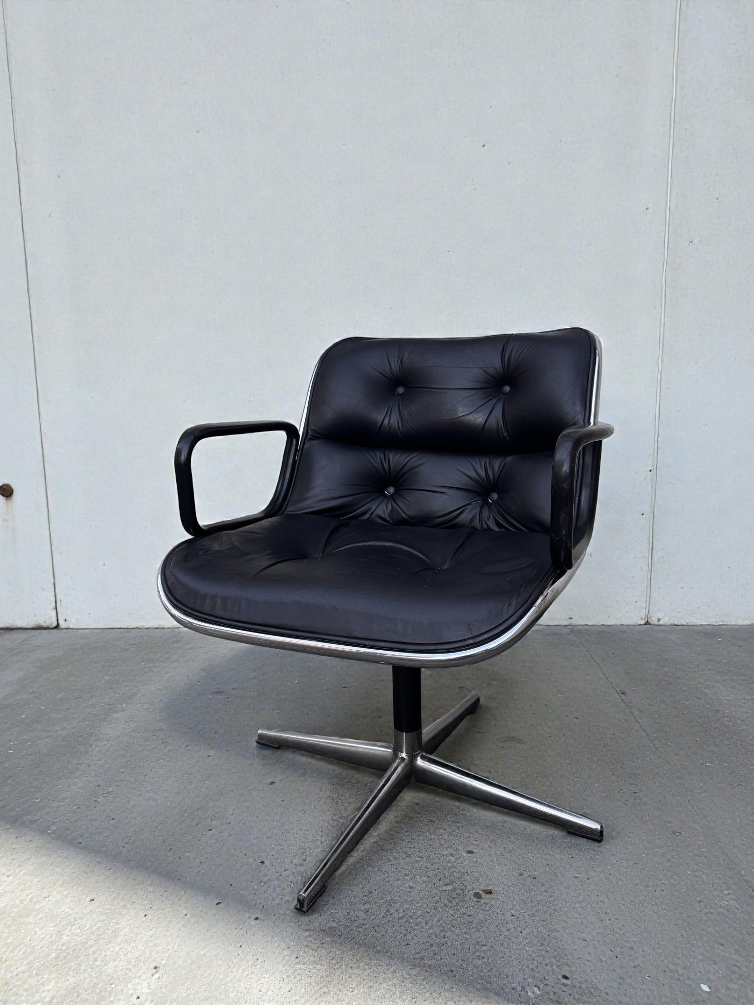 Executive Chair -  Charles Pollock - Edition Knoll