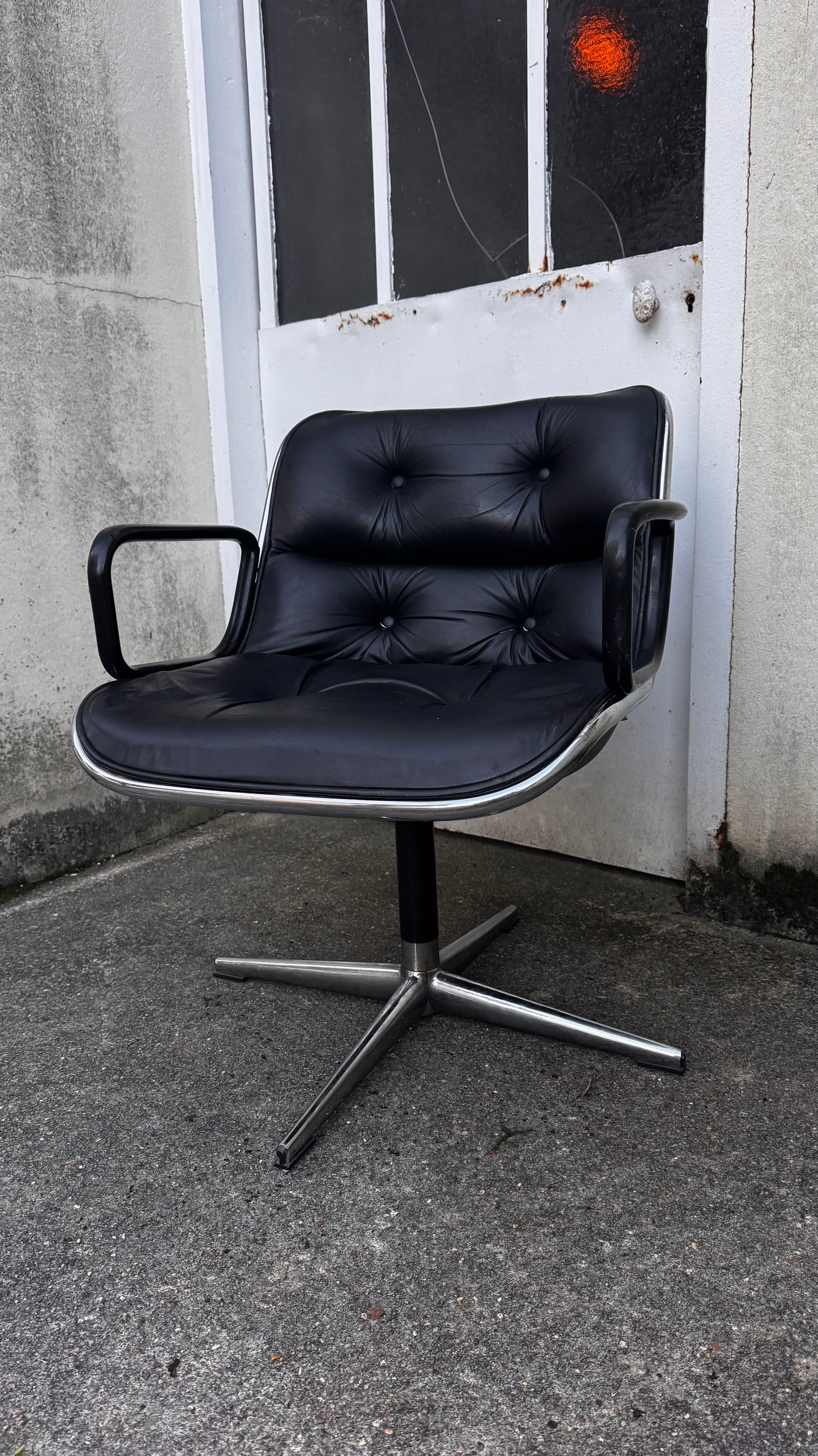 Executive Chair -  Charles Pollock - Edition Knoll