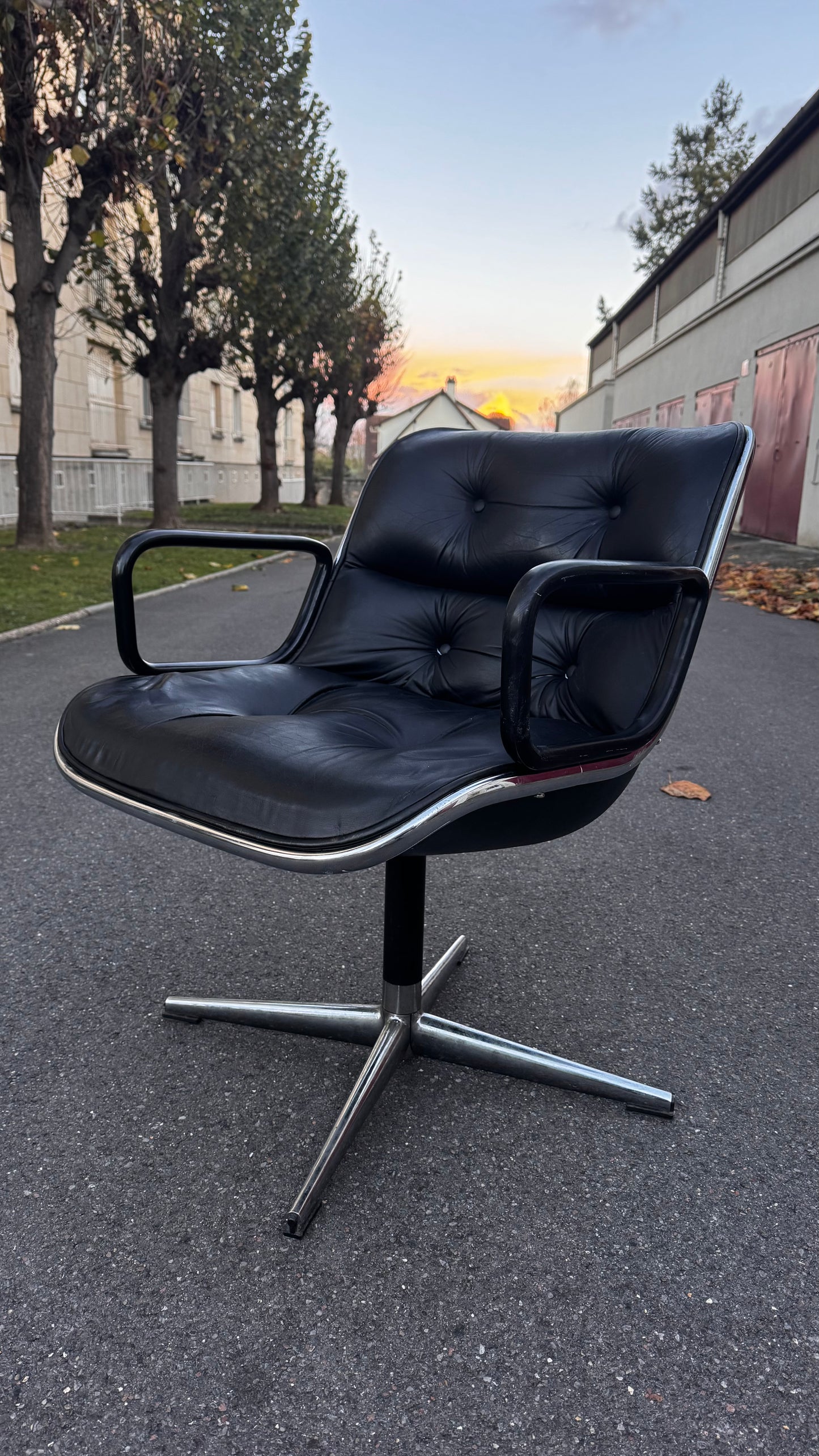 Executive Chair -  Charles Pollock - Edition Knoll
