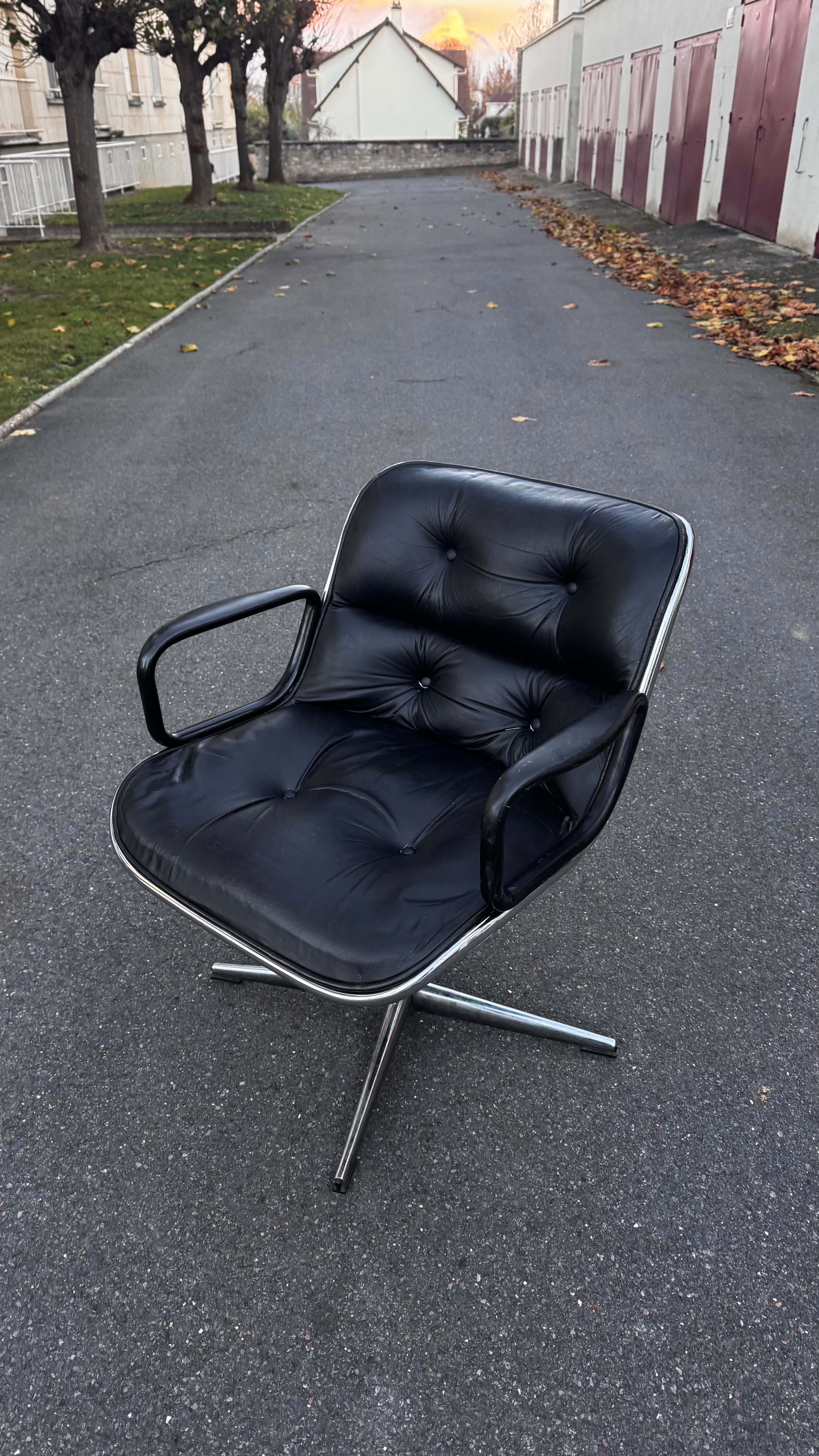 Executive Chair -  Charles Pollock - Edition Knoll