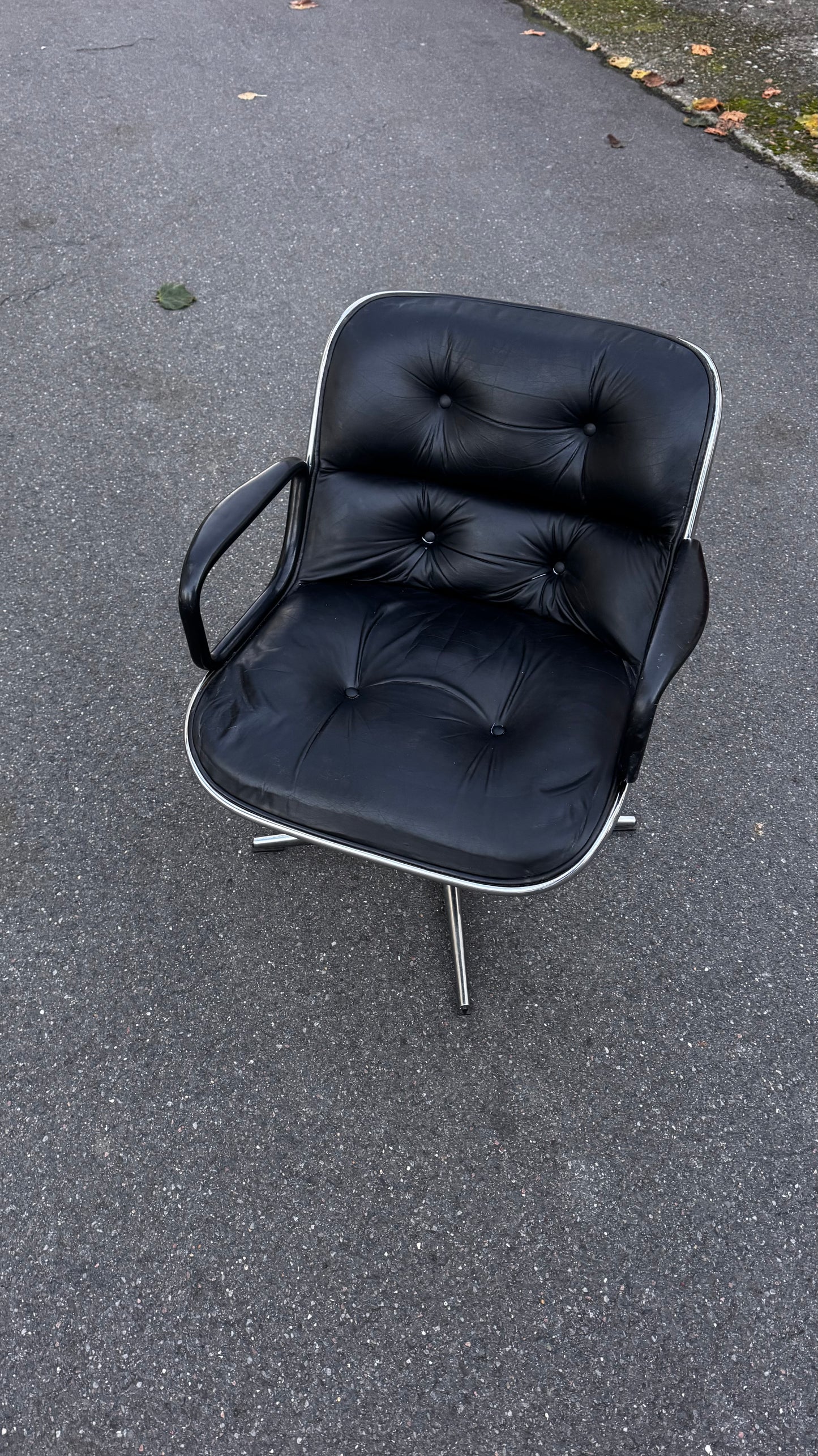 Executive Chair -  Charles Pollock - Edition Knoll