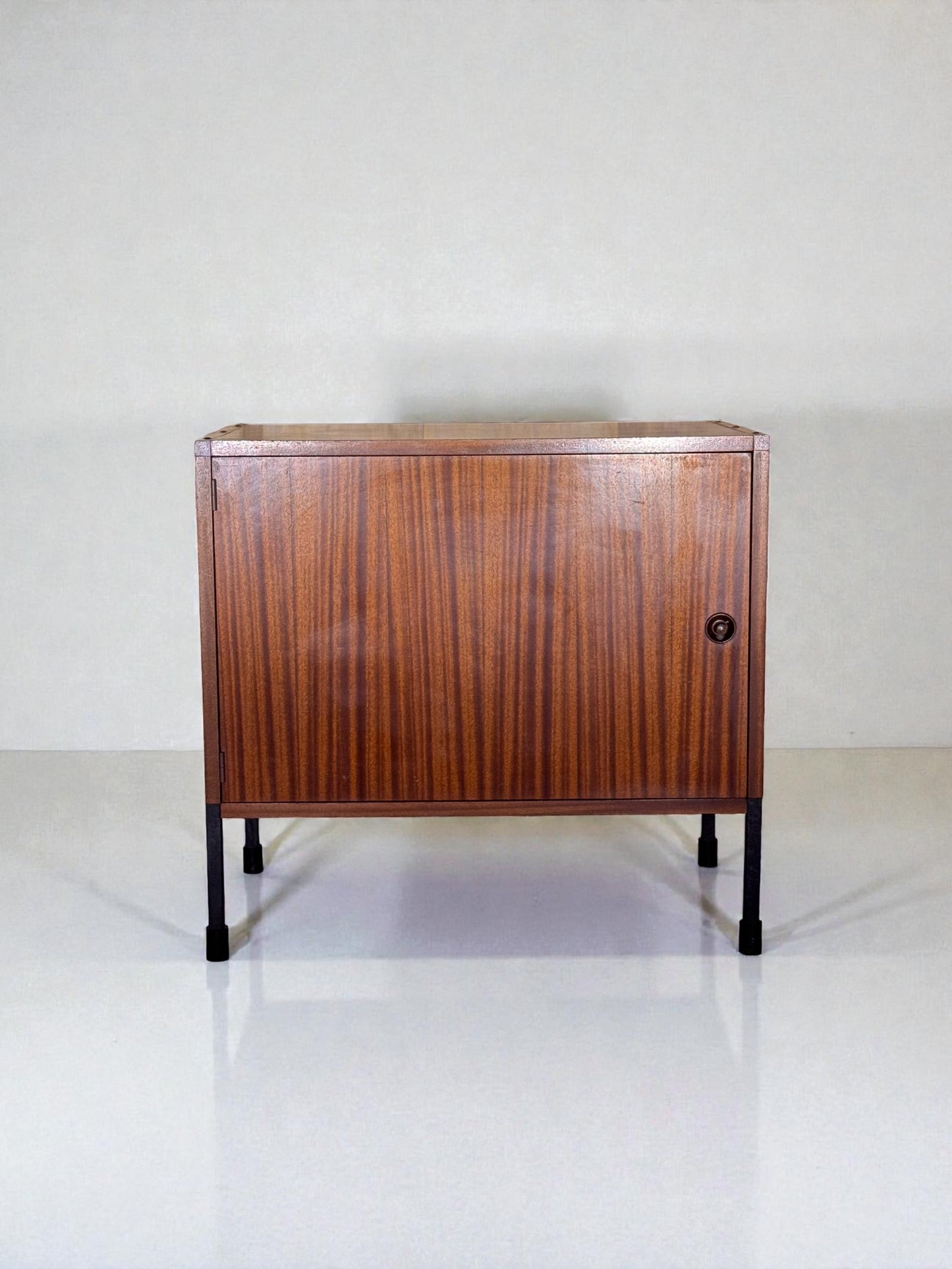 Meuble de Rangement Pierre Guariche pour ARP (Atelier de Recherche Plastique)